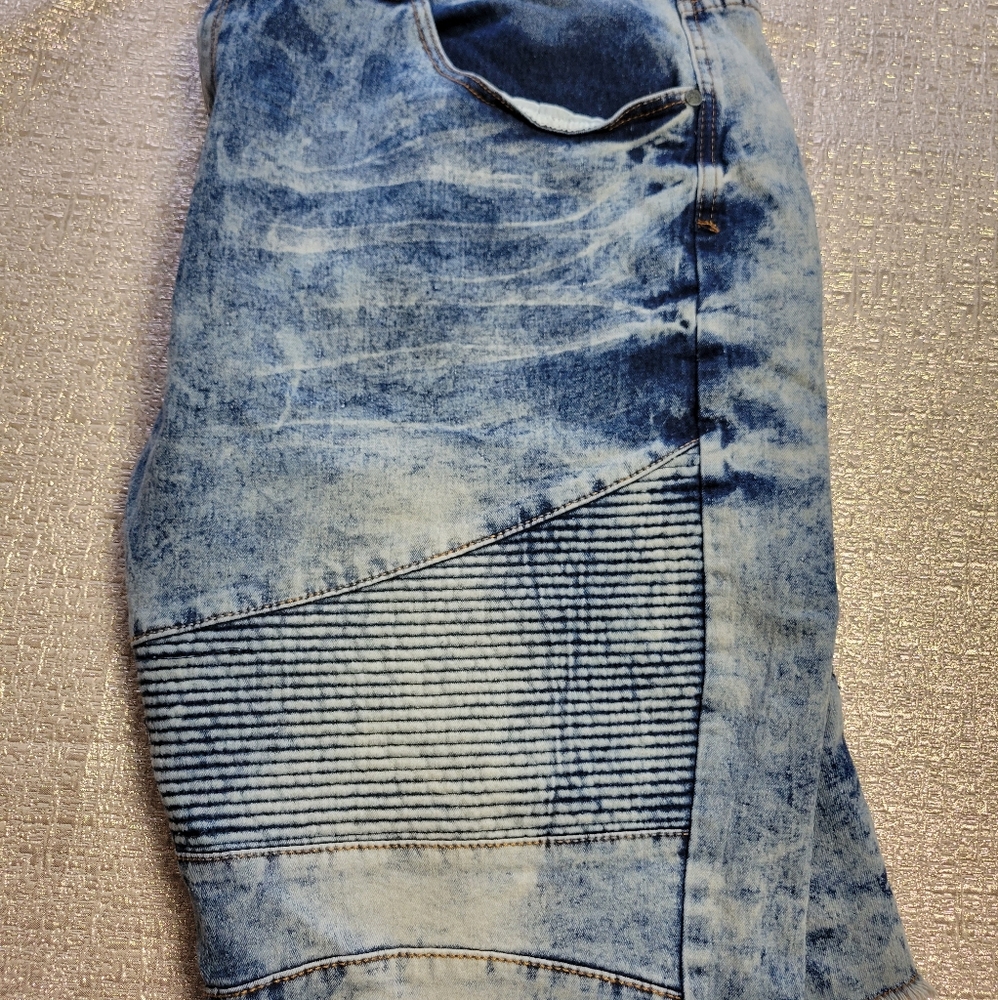Mens Shorts - Picture 3 of 3